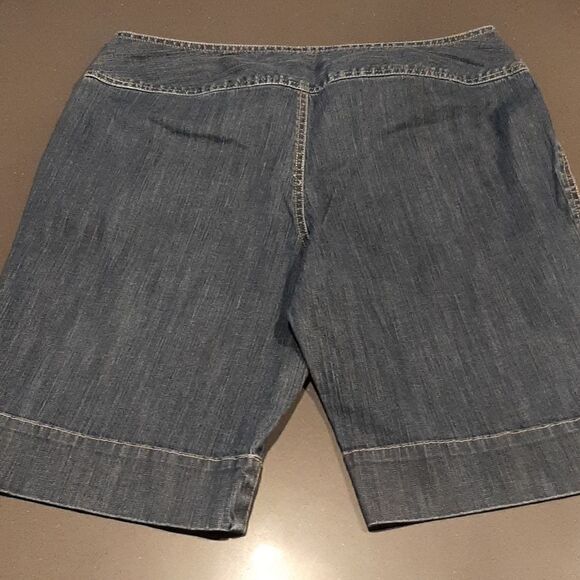 Madison Denim Bermuda Shorts - Picture 4 of 7